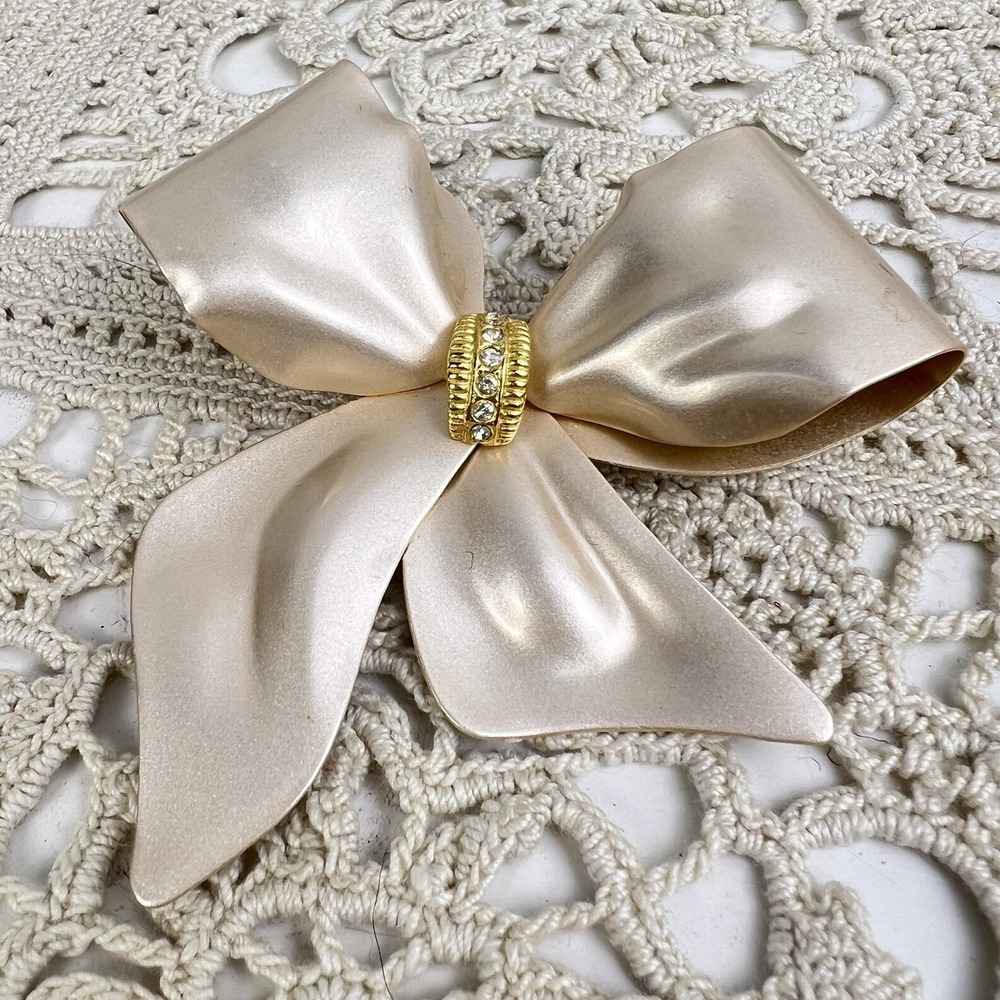 Vintage Bow Brooch Satin Enamel Metal Pin Champagne Rhinestones Gold Tone Center